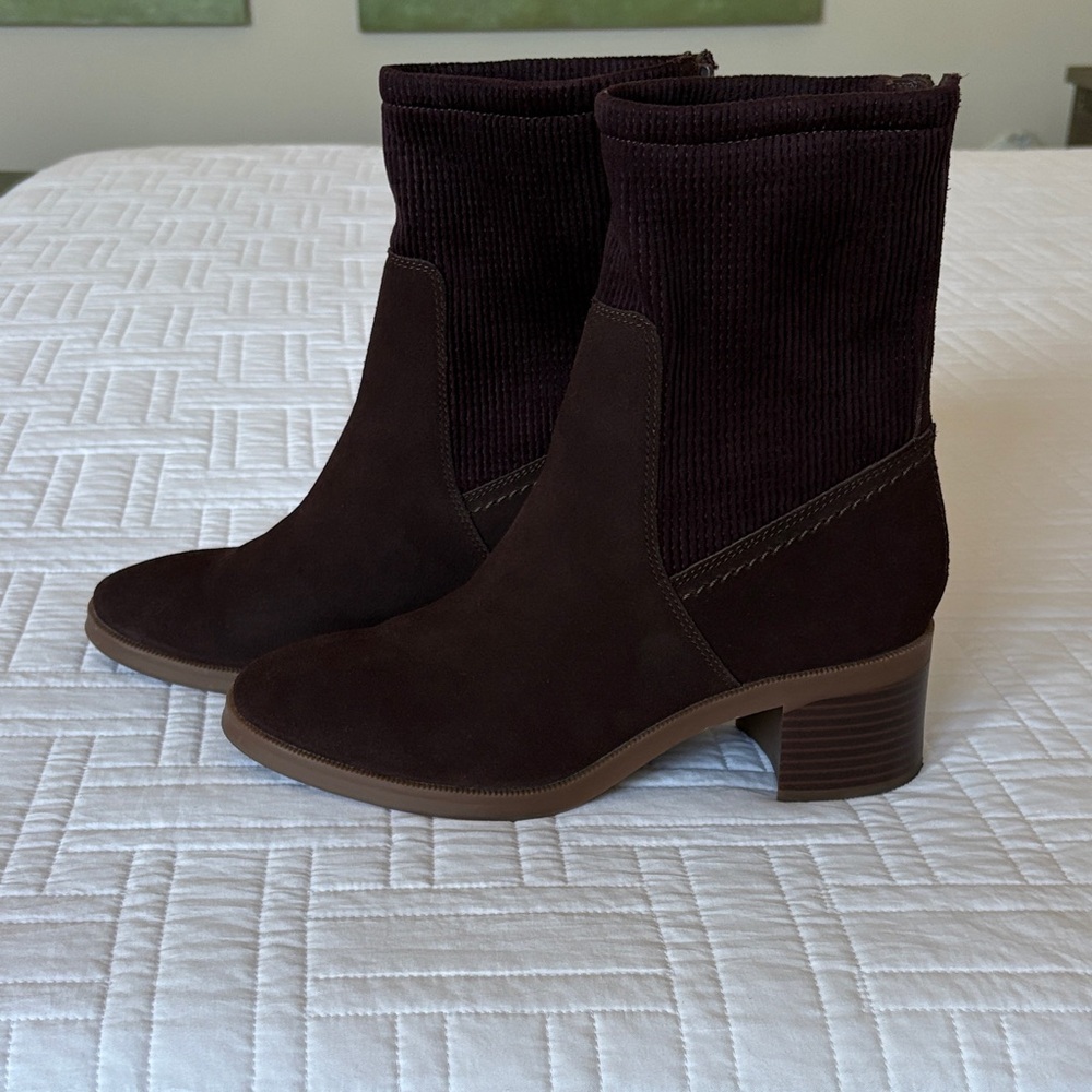 Clark’s Elegant Brown Ankle Boots